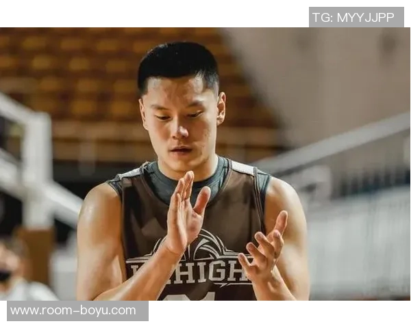 锡安赤膊上身展现惊人天赋NBL社媒热议他的强壮体魄与运动能力 锡安赤膊上身展现惊人天赋NBL社媒热议他的强壮体魄与运动能力